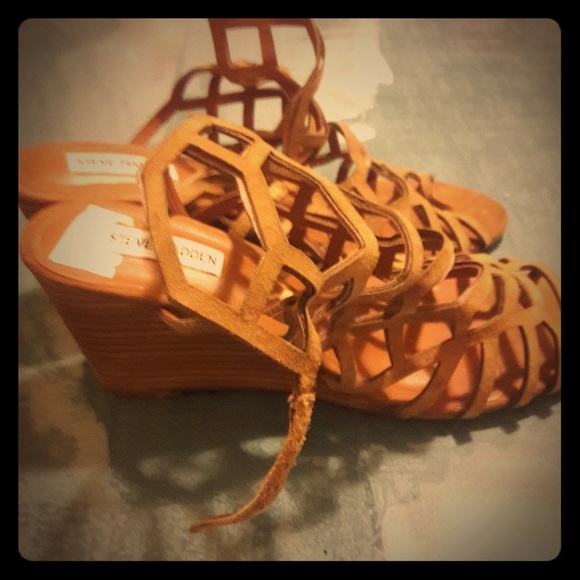 Steve Madden strappy wedge sandals - Picture 1 of 2